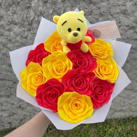 Bouquet 12 roses Winnie l'ourson
