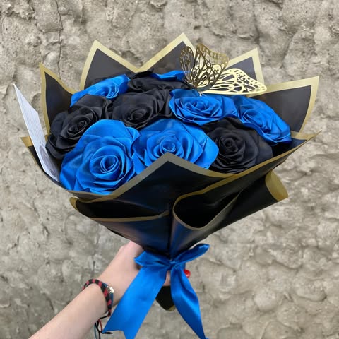 Bouquet 12 roses bleu marine/noires