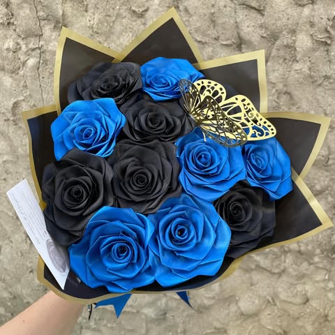 Bouquet 12 roses bleu marine/noires