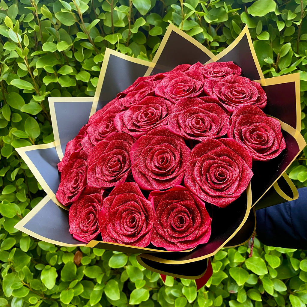 Bouquet 18 roses carmin à paillettes