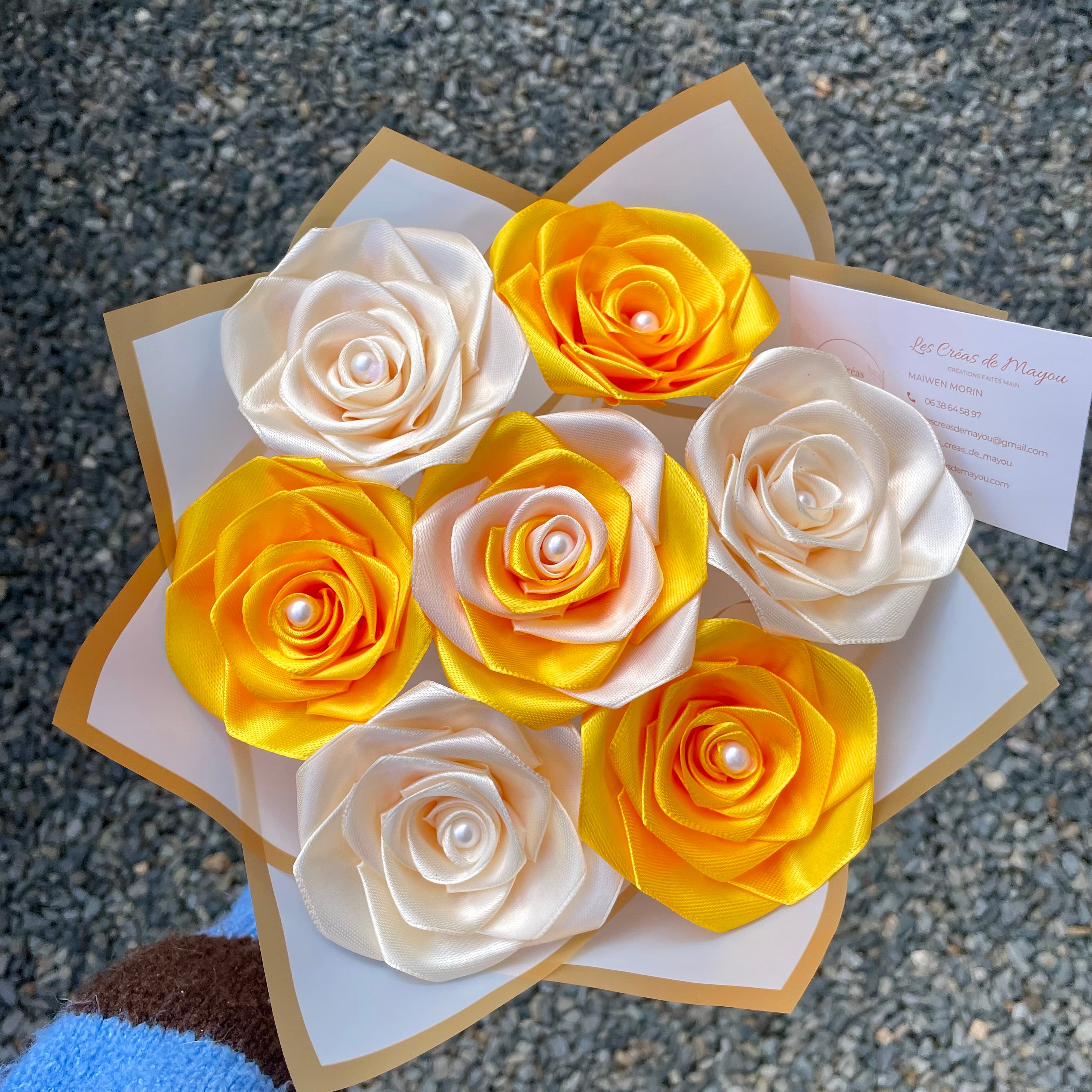 Bouquet 7 roses ivoire et moutarde