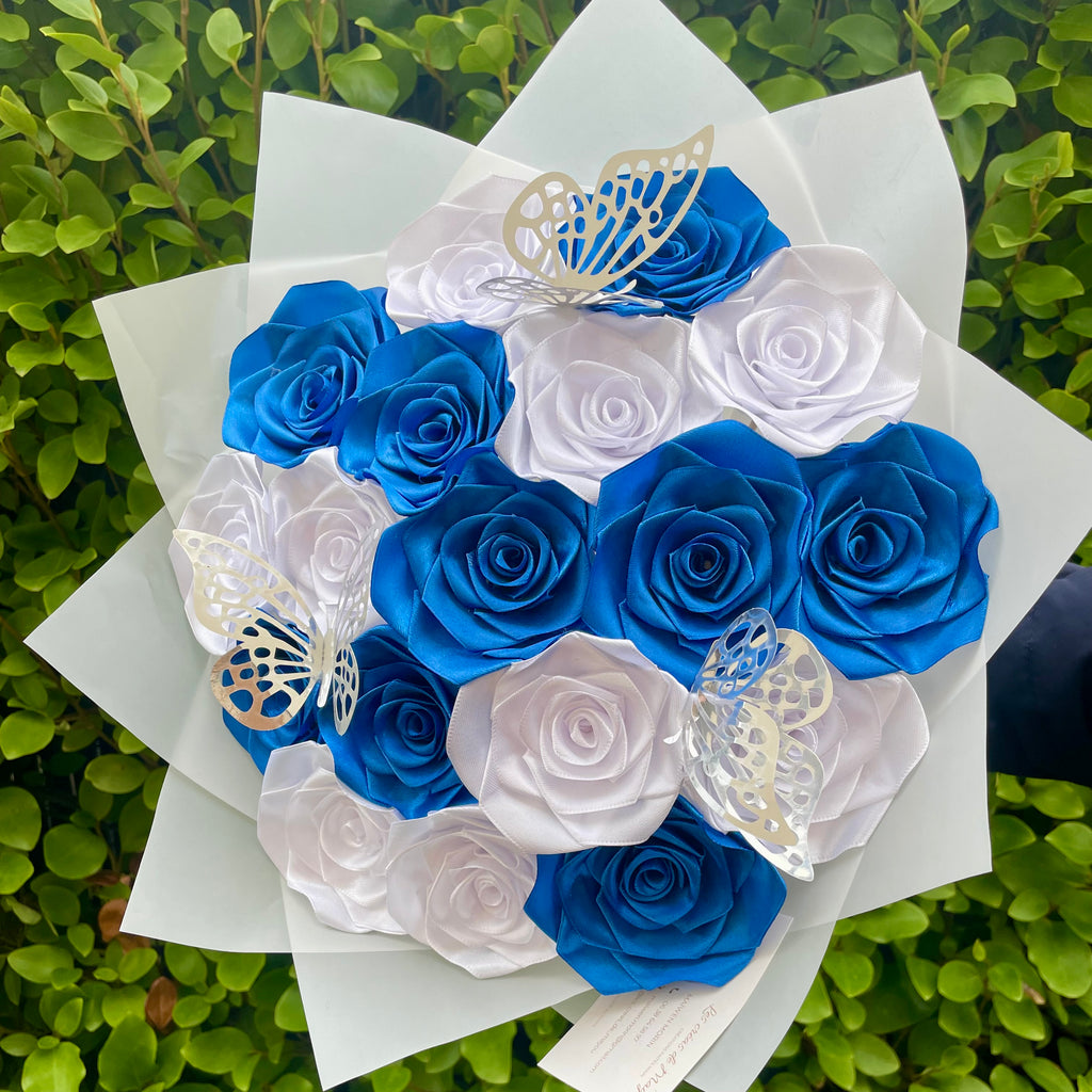 Bouquet 18 roses blanches/bleu marine