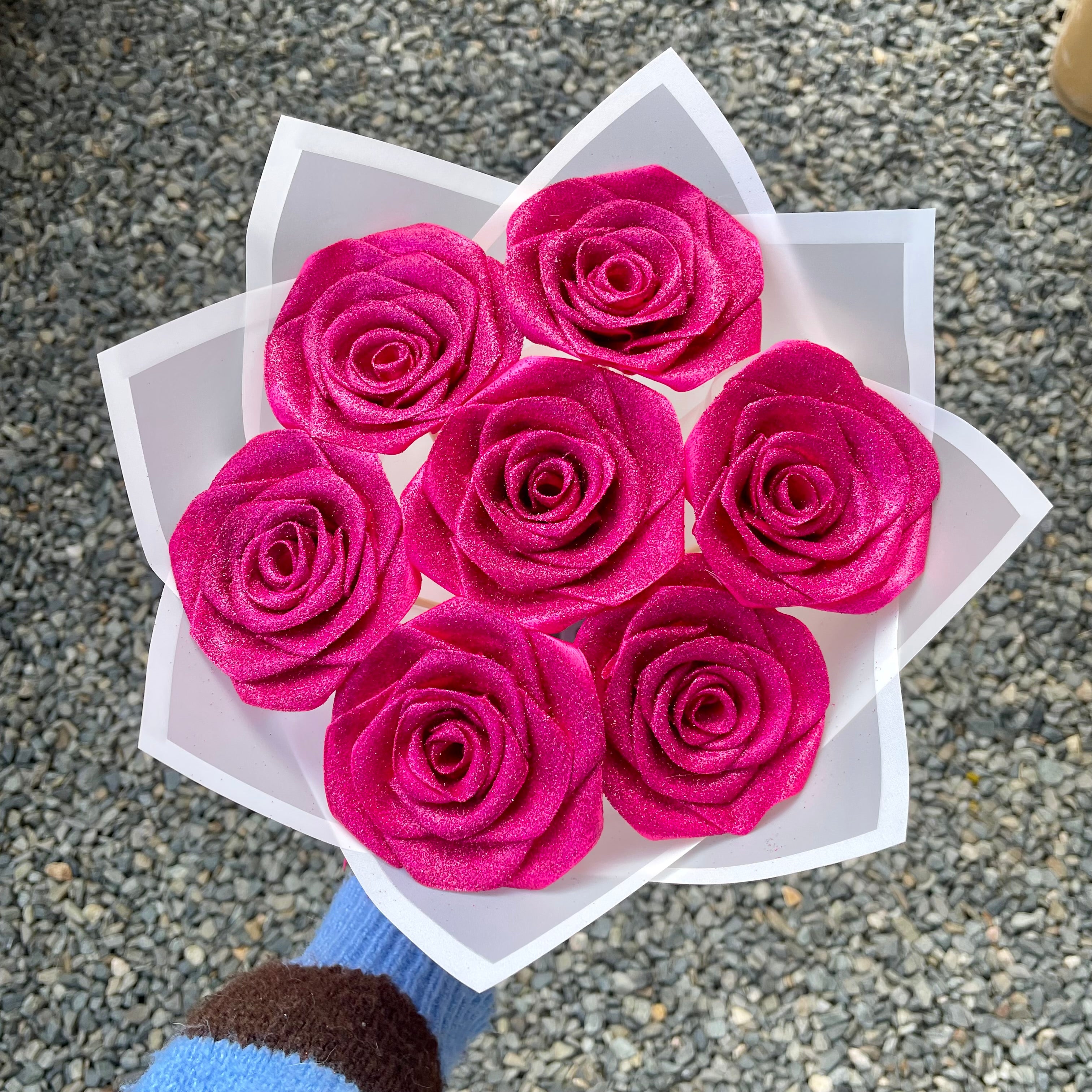 Bouquet 7 roses à paillettes fuchsia